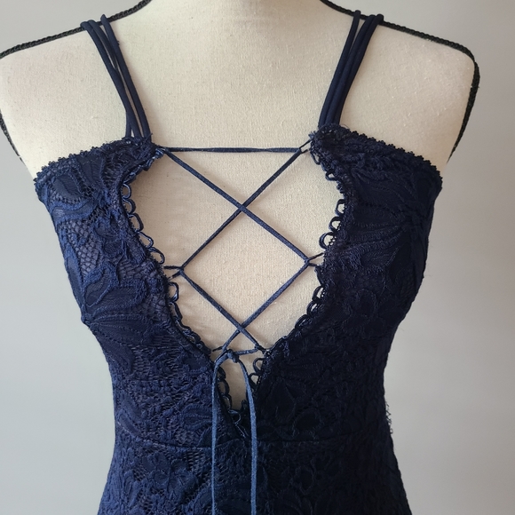🍉 NWOT Misguided Navy Bodycon Lace Dress Low Cut Size 8 - Picture 2 of 5